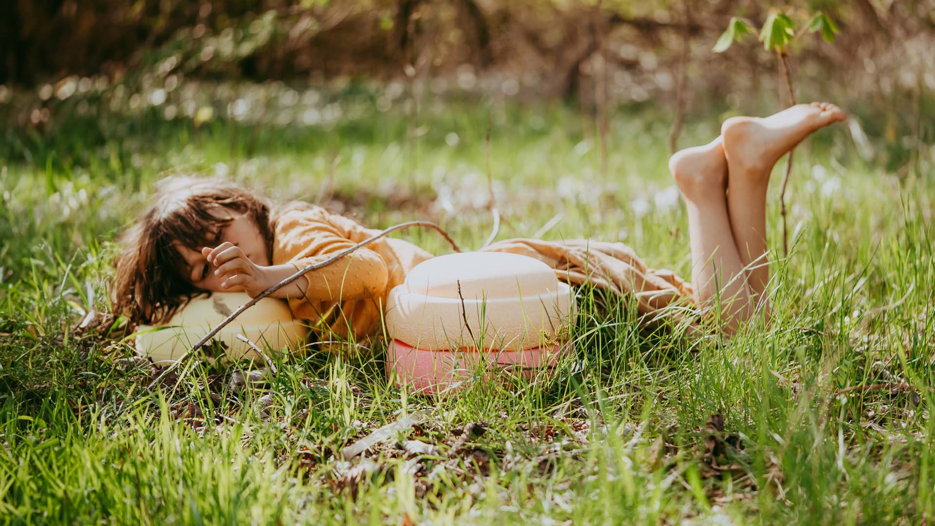 Girl is lying on the gras with Original warm pastel